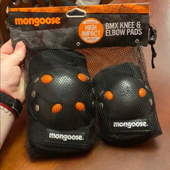 BMX knee and elbow pads - Picture 1 of 2